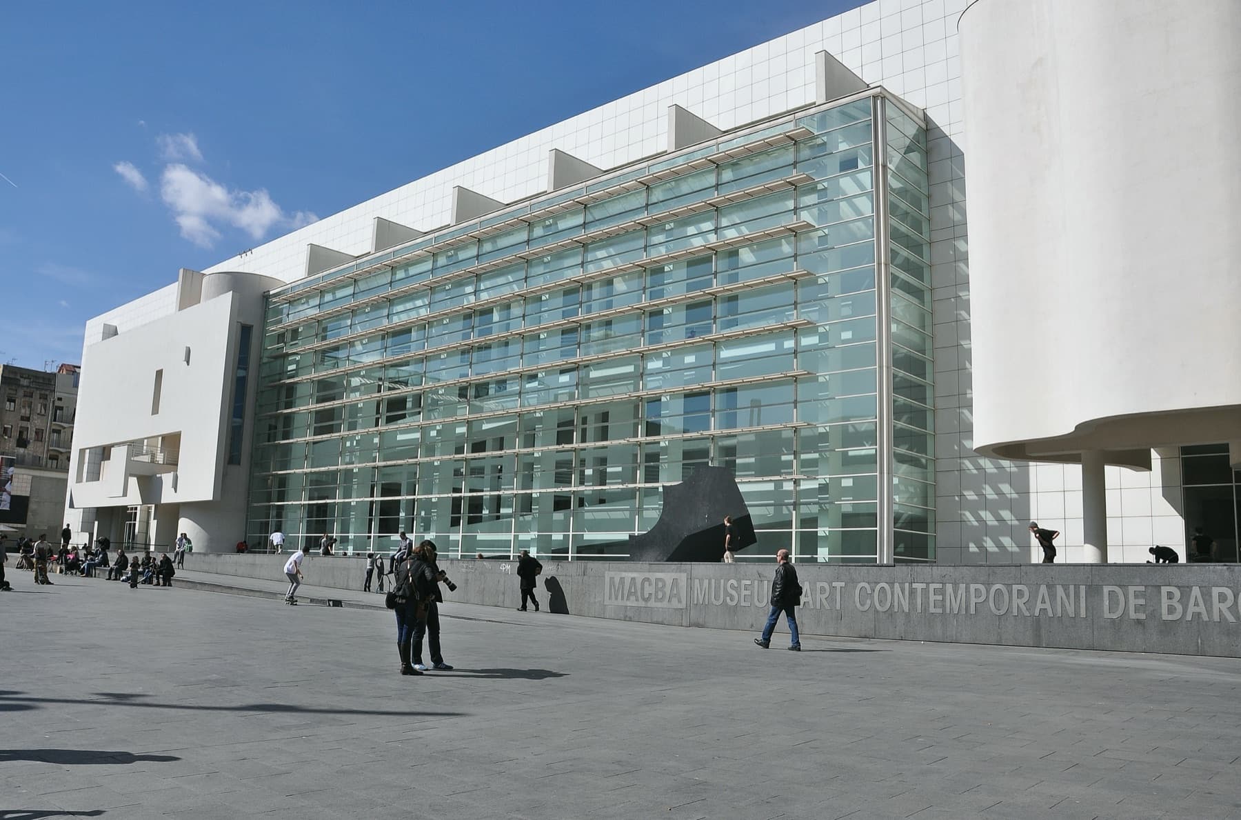 Exterior del MACBA en El Raval, Barcelona